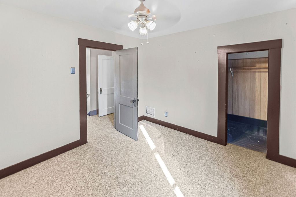 Image 30 of property listing at 527 E 4th Street, Centralia, IL 62801