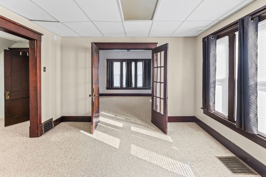 Image 8 of property listing at 527 E 4th Street, Centralia, IL 62801