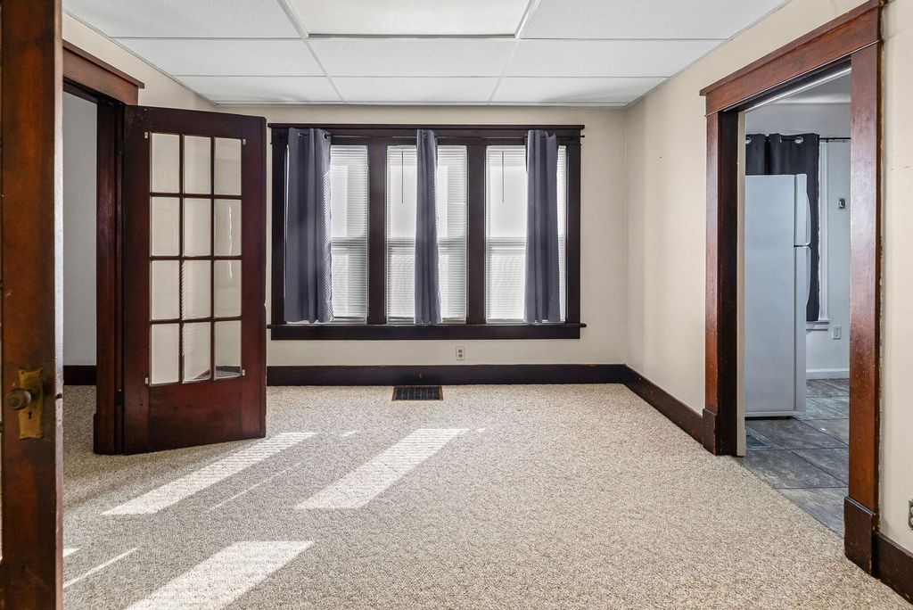 Image 9 of property listing at 527 E 4th Street, Centralia, IL 62801