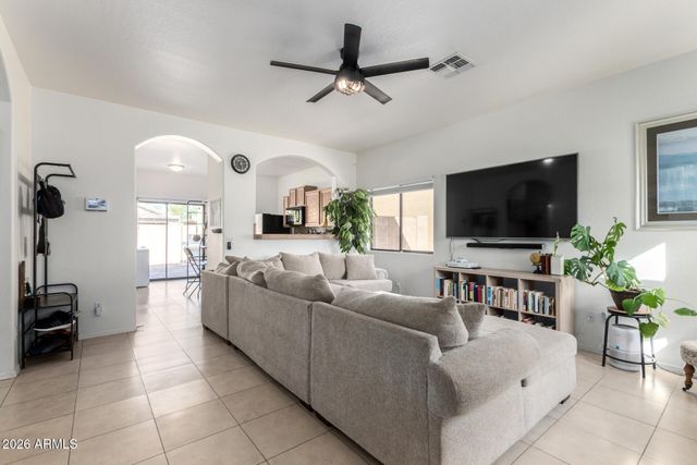 812 W SAINT CHARLES Avenue, Phoenix, AZ 85041