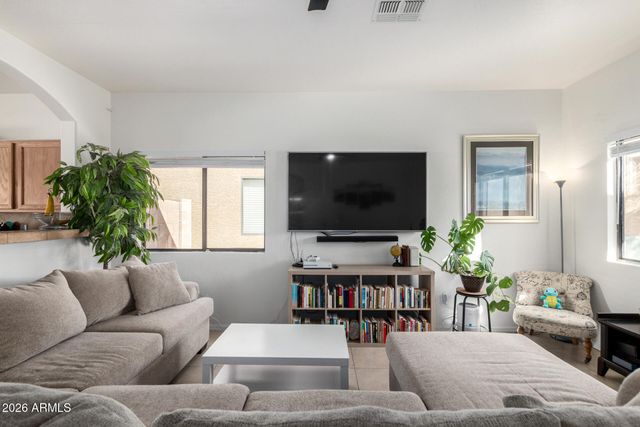 812 W SAINT CHARLES Avenue, Phoenix, AZ 85041