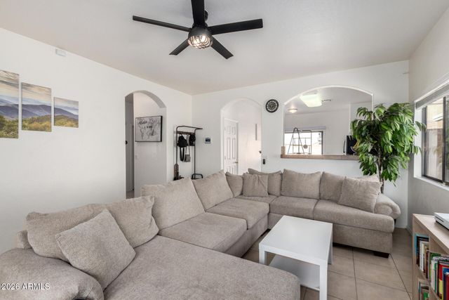 812 W SAINT CHARLES Avenue, Phoenix, AZ 85041