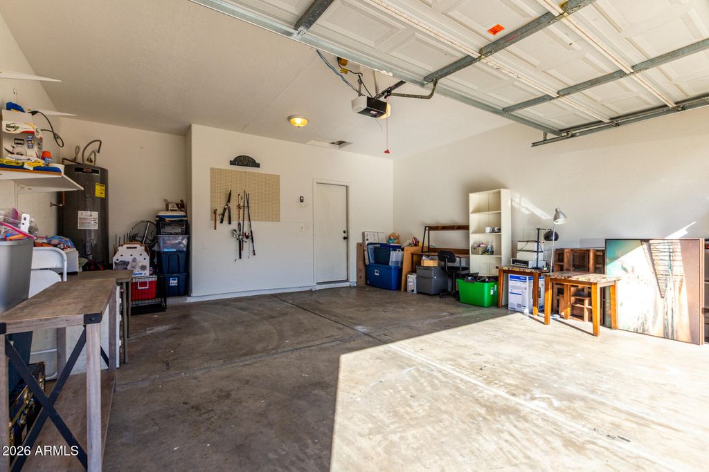 Image 14 of property listing at 812 W SAINT CHARLES Avenue, Phoenix, AZ 85041