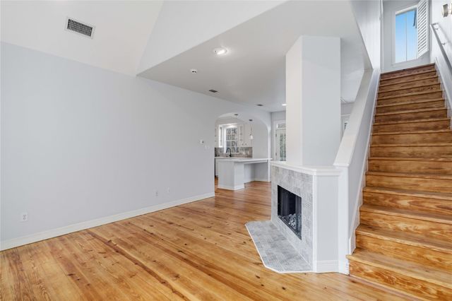 421 Harvard Street E, Houston, TX 77007