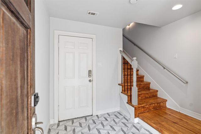 421 Harvard Street E, Houston, TX 77007