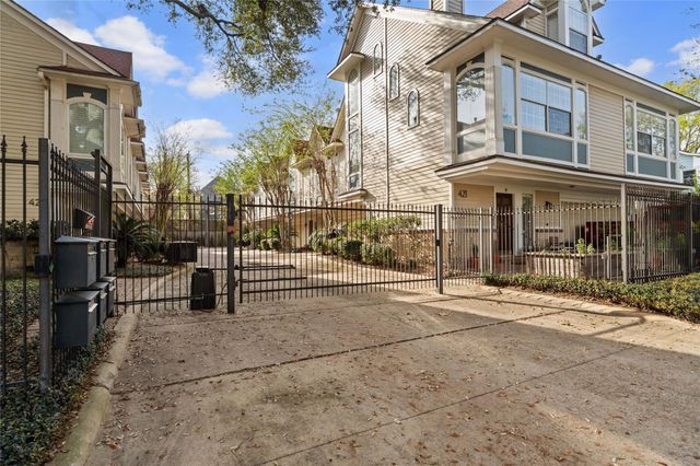 421 Harvard Street E, Houston, TX 77007