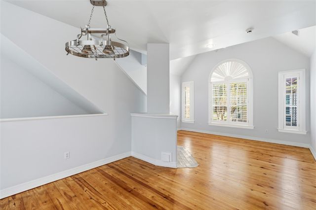 421 Harvard Street E, Houston, TX 77007