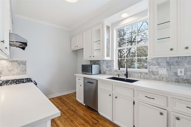 421 Harvard Street E, Houston, TX 77007