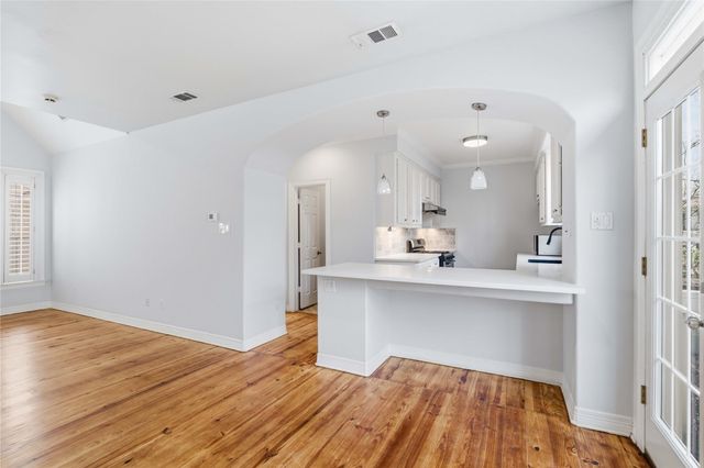 421 Harvard Street E, Houston, TX 77007