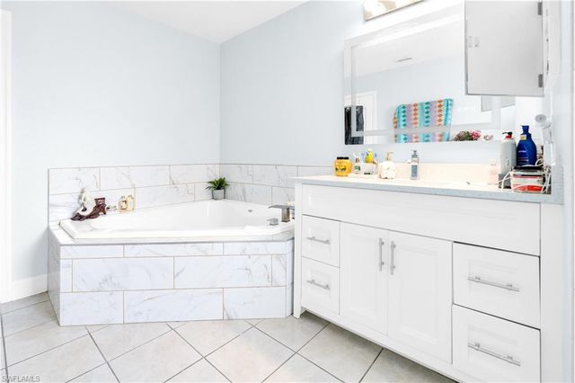 4207 30th ST SW, Lehigh Acres, FL 33976