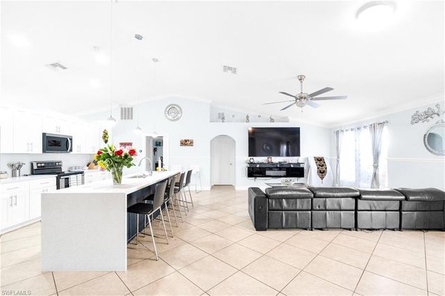 4207 30th ST SW, Lehigh Acres, FL 33976
