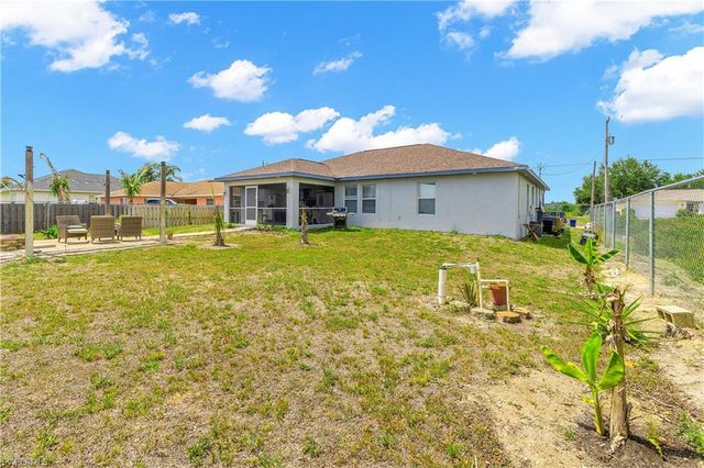4207 30th ST SW, Lehigh Acres, FL 33976