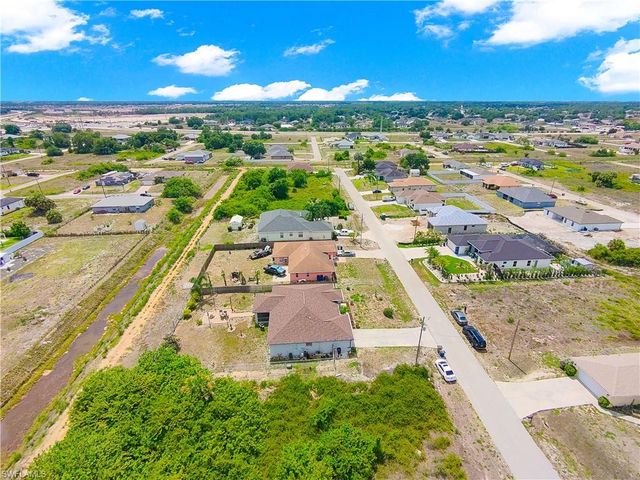 4207 30th ST SW, Lehigh Acres, FL 33976