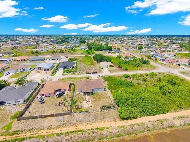 4207 30th ST SW, Lehigh Acres, FL 33976