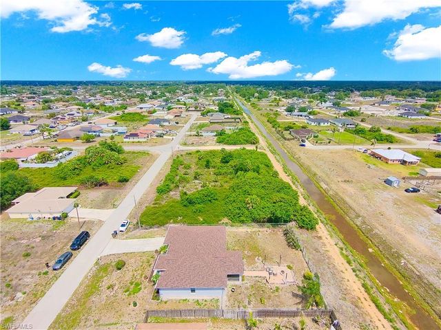 4207 30th ST SW, Lehigh Acres, FL 33976