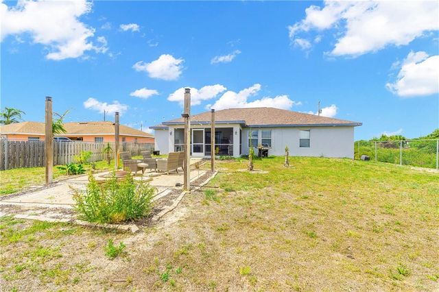 4207 30th ST SW, Lehigh Acres, FL 33976