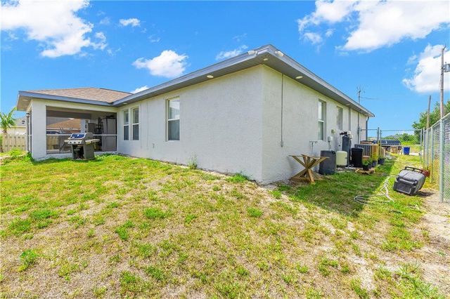 4207 30th ST SW, Lehigh Acres, FL 33976