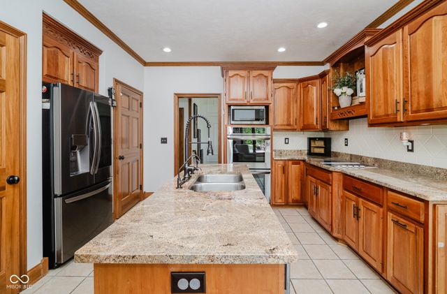 4095 Mountbatton Drive, Greenwood, IN 46143