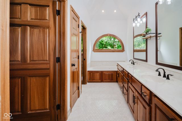 4095 Mountbatton Drive, Greenwood, IN 46143