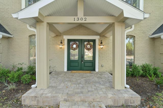 1302 Riverview Circle, Houston, TX 77077