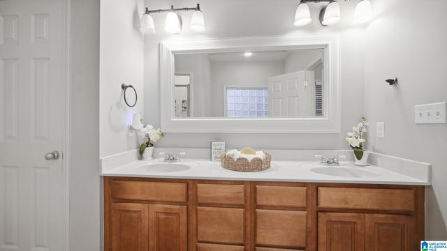 2748 OAKLEAF CIRCLE, Helena, AL 35022