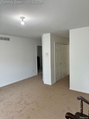 1130 Oak Valley Drive, Pontiac, MI 48341