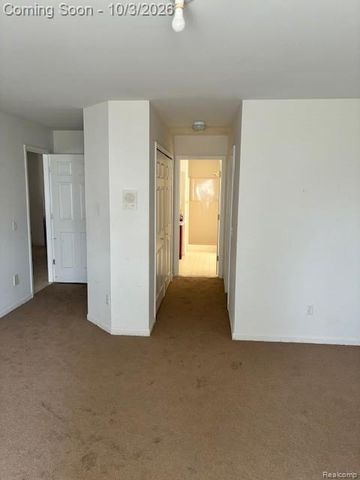1130 Oak Valley Drive, Pontiac, MI 48341