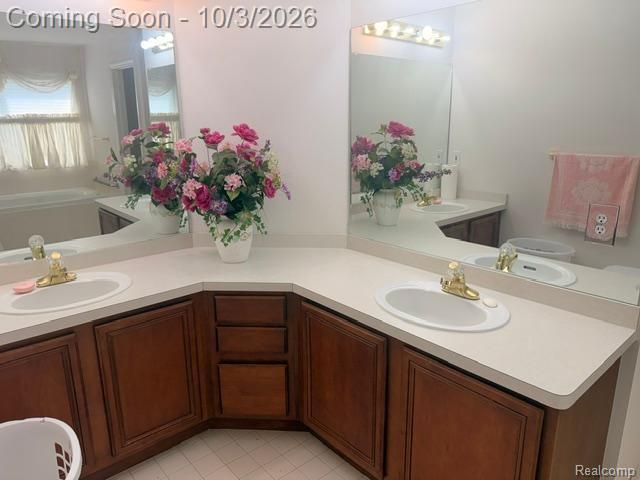 1130 Oak Valley Drive, Pontiac, MI 48341