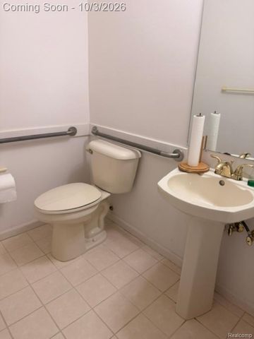 1130 Oak Valley Drive, Pontiac, MI 48341