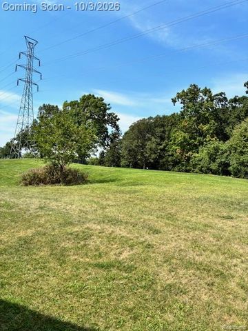 1130 Oak Valley Drive, Pontiac, MI 48341