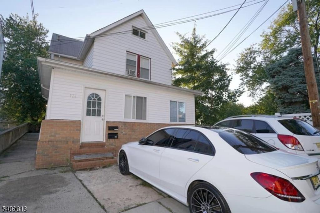 14 Claremont Ter, Elizabeth City, NJ 07202