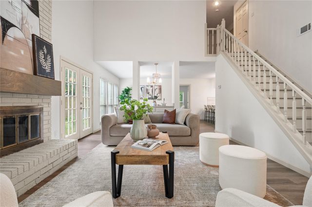 7 S Cypress Pine Drive, The Woodlands, TX 77381