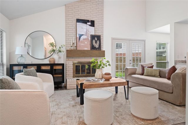 7 S Cypress Pine Drive, The Woodlands, TX 77381