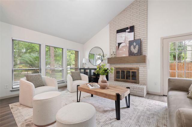 7 S Cypress Pine Drive, The Woodlands, TX 77381