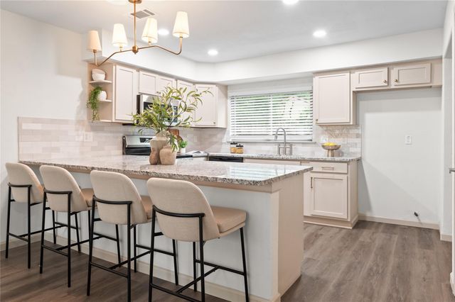 7 S Cypress Pine Drive, The Woodlands, TX 77381