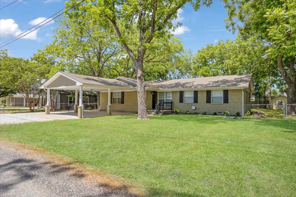 470 W Marshall Street, Van Alstyne, TX 75495