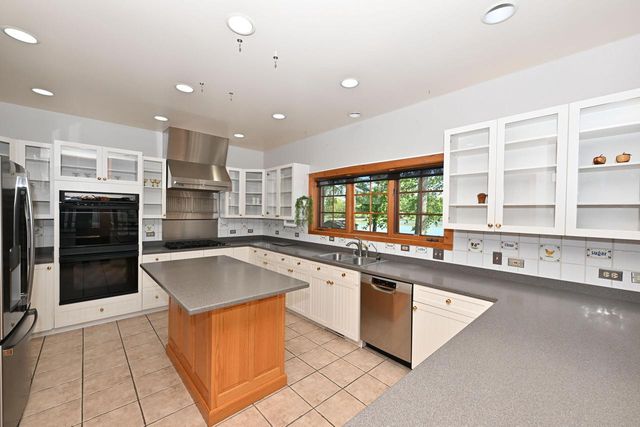 29221 Elm Island DRIVE, Waterford, WI 53185