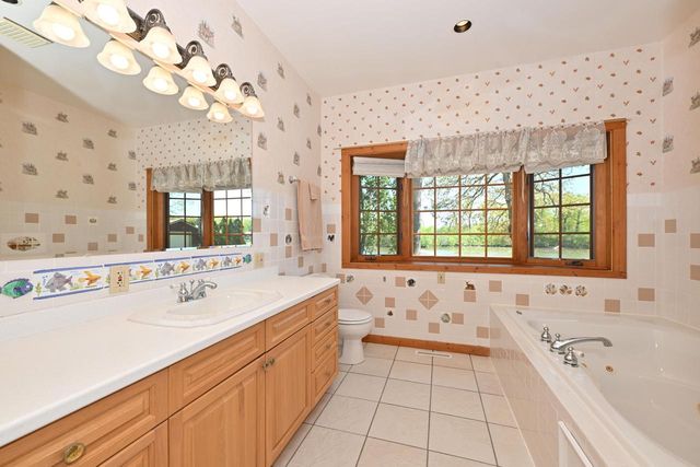 29221 Elm Island DRIVE, Waterford, WI 53185