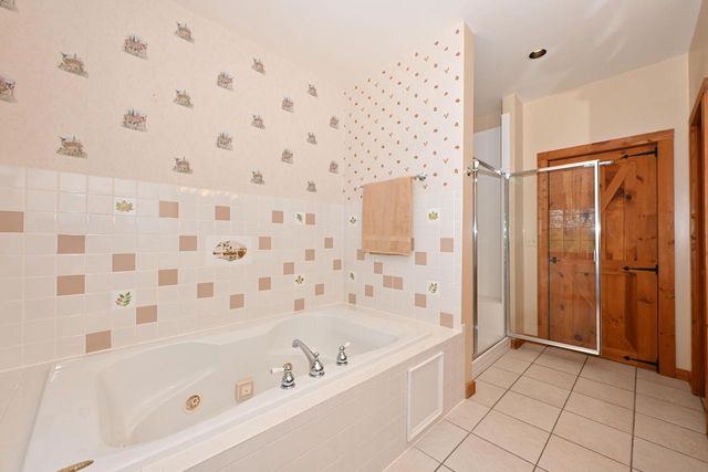 29221 Elm Island DRIVE, Waterford, WI 53185
