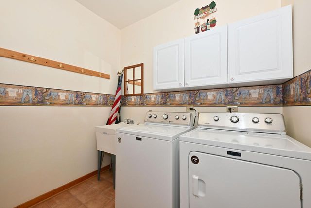 29221 Elm Island DRIVE, Waterford, WI 53185