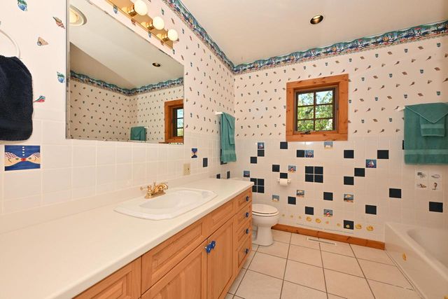 29221 Elm Island DRIVE, Waterford, WI 53185