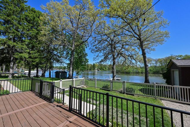 29221 Elm Island DRIVE, Waterford, WI 53185