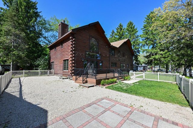 29221 Elm Island DRIVE, Waterford, WI 53185