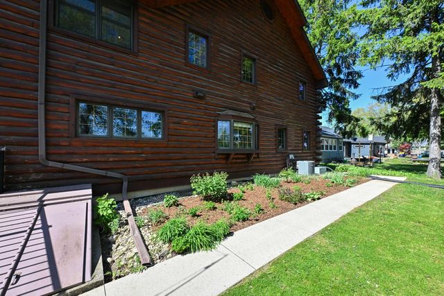 29221 Elm Island DRIVE, Waterford, WI 53185