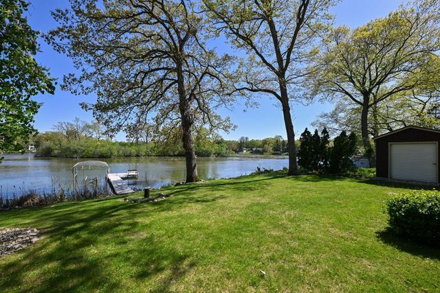 29221 Elm Island DRIVE, Waterford, WI 53185