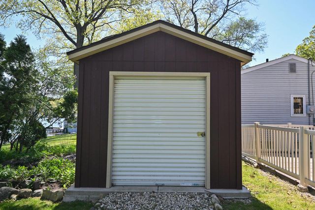 29221 Elm Island DRIVE, Waterford, WI 53185