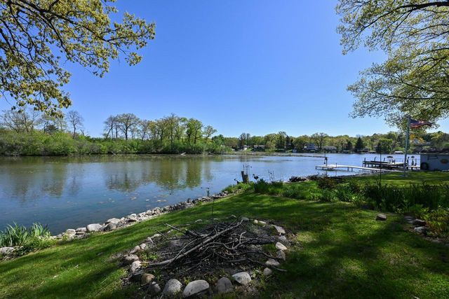 29221 Elm Island DRIVE, Waterford, WI 53185