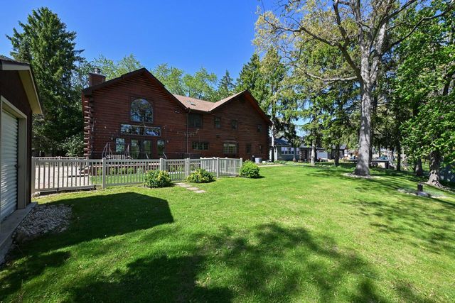 29221 Elm Island DRIVE, Waterford, WI 53185