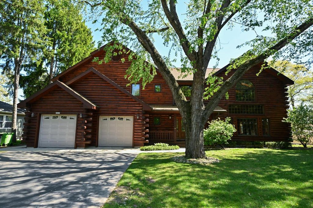 29221 Elm Island DRIVE, Waterford, WI 53185