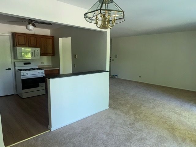 380 Heather Court 2B, Schaumburg, IL 60193